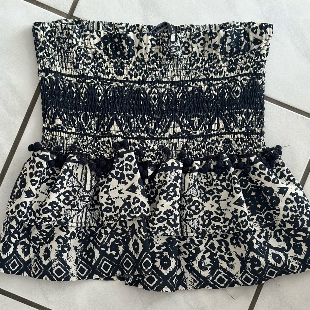 Zara mini skirt with ruffle and pom pom detail size medium